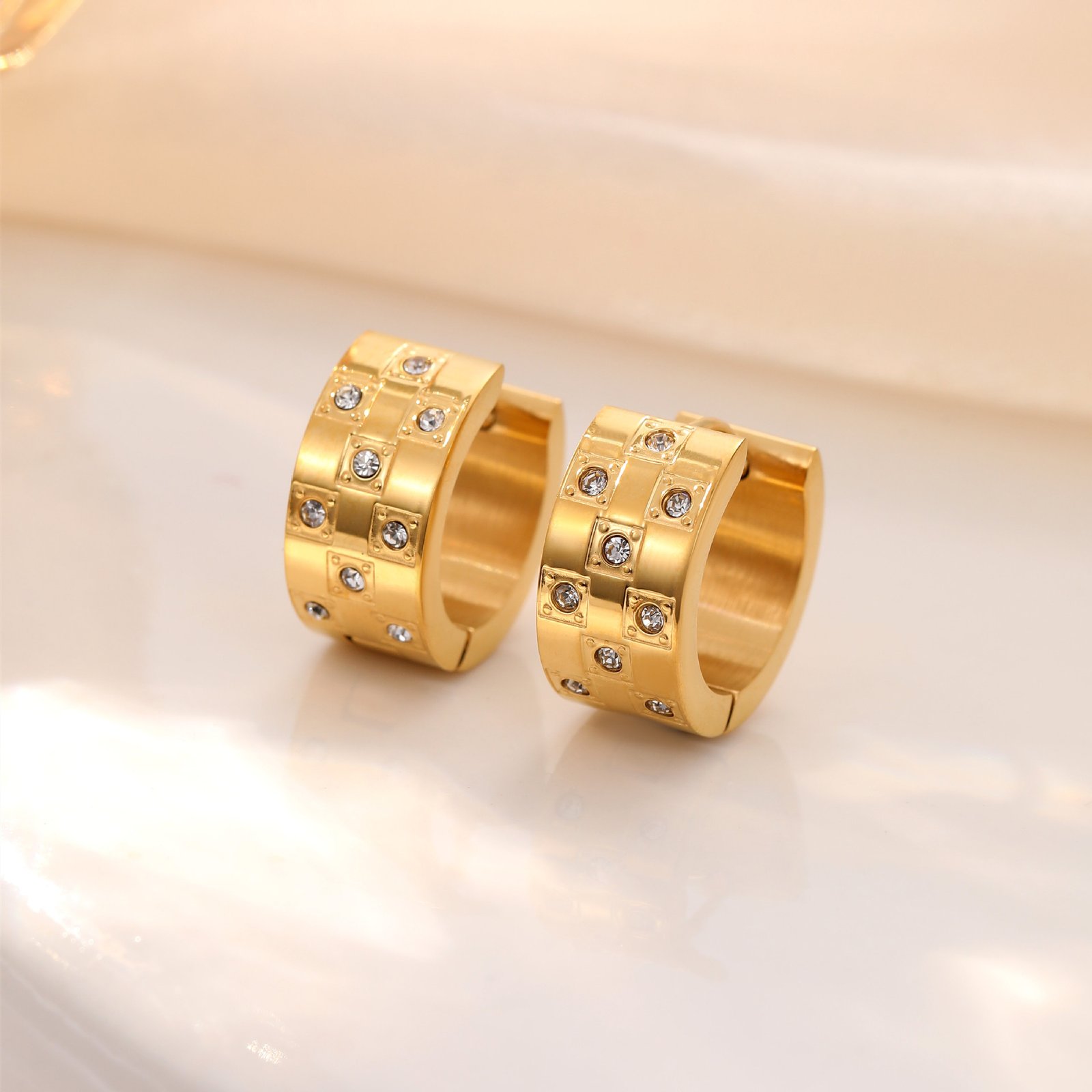 LOFTILY新款时尚小众ins风镶钻耳环女首饰diy轻奢锆石耳环配饰_主图-1 Luxury CZ Earrings for Women | Elegant Versatile Jewelry - Image 1
