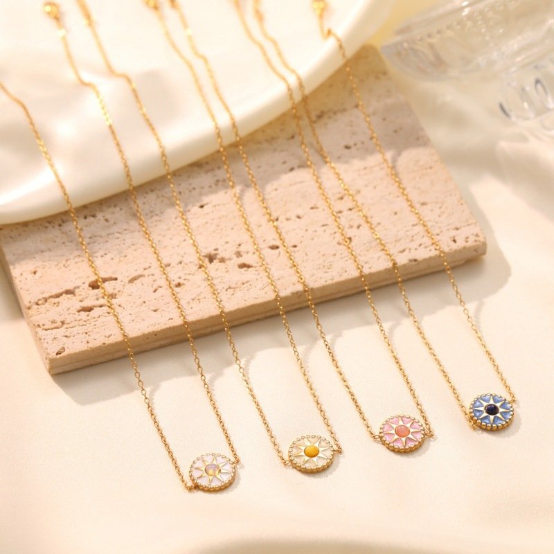 LOFTILY冬饰品八芒星罗盘手链百搭轻奢精致小众跨境饰品专供货源_主图-2 Vintage Eight-Pointed Star Compass Necklace & Bracelet Set | 18K Gold-Plated Stainless Steel Jewelry - Image 1