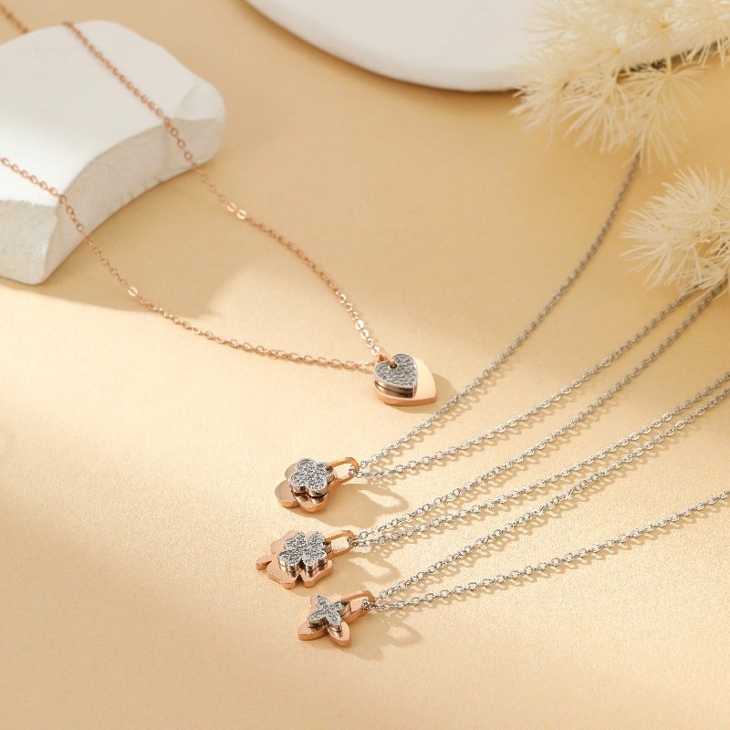 LOFTILY新中式项链女小众ins风首饰diy轻奢四叶草项链不掉色饰品_主图-2 Rose Gold Two-Tone Clover & Heart Pendant Necklace | Tarnish-Resistant Stainless Steel Jewelry - Image 1